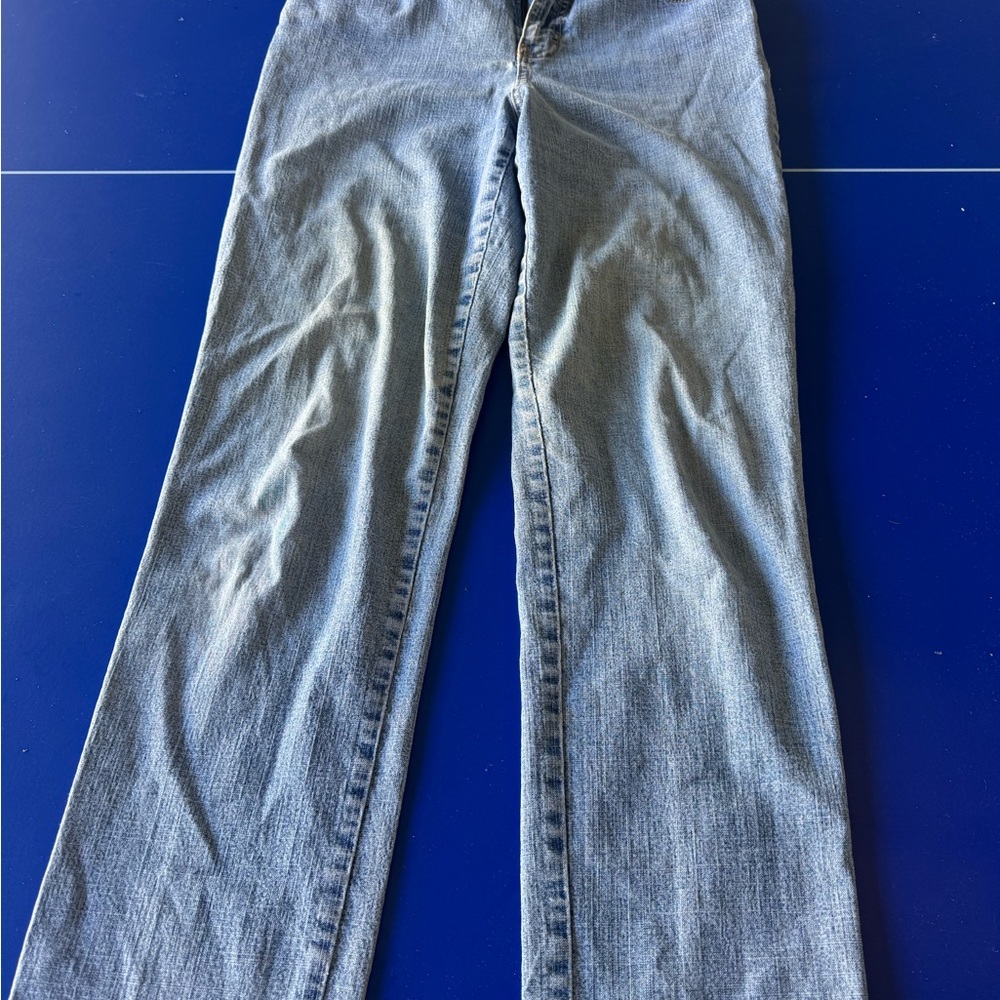 Gloria Vanderbilt “Amanda” jeans. Size 12 good shape. Worn in. Super comfy